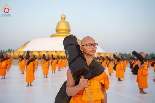 ภาพ No.299823:วันที่ 19 มกราคม พ.ศ.2569 พระธรรมยาตราปฏิบัติธรรมและถ่ายภาพหมู่ประวัติศาสตร์ ณ อนุสรณ์สถานลำดับที่ 5 สถานที่เผยแผ่วิชชาธรรมกายครั้งแรก  อนุสรณ์สถานบางปลาวัดบางปลา อ.บางเลน จ.นครปฐม ในโครงการธรรมยาตรา กตัญญูบูชา มหาปูชนียาจารย์ พระมงคลเทพมุนี(สด จนฺทสโร) 