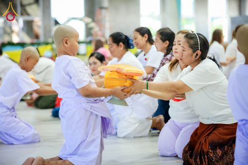 ภาพ No.317481:วันอาทิตย์ ที่ 29 มีนาคม พ.ศ.2569  พิธีปลงผม , พิธีขอขมามอบบาตรและผ้าไตร , พิธีบรรพชา ณ ศูนย์ปฏิบัติธรรมสมุทรปราการ จำนวน 42 รูป