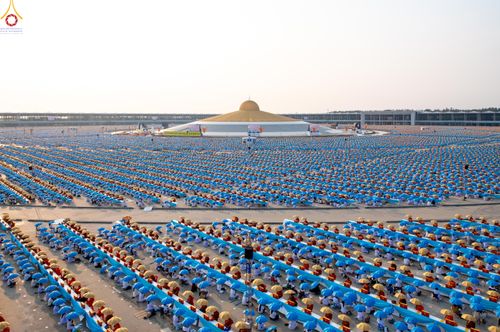 ภาพ No.323997:วันที่ 22 เมษายน พ.ศ.2569 (วันคุ้มครองโลก) พิธีถวายมหาสังฆทาน 40,000 กว่าวัดทั่วประเทศ ณ ลานธรรม พระมหาธรรมกายเจดีย์ วัดพระธรรมกาย