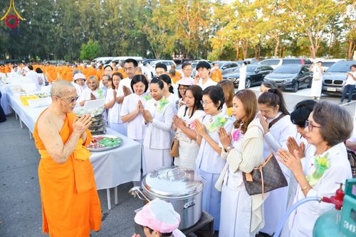 ภาพ No.106360:พิธีถวายภัตตาหารเป็นสังฆทาน แด่คณะพระธรรมยาตราฯ ในโครงการธรรมยาตรากตัญญูบูชา มหาปูชนียาจารย์ พระมงคลเทพมุนี(สด จนฺทสโร) พระผู้ปราบมาร อนุสรณ์สถาน 7 แห่ง ปีที่ 12 วันที่ 5 มกราคม พ.ศ. 2567 ณ อนุสรณ์สถานโลตัสแลนด์ จ.สุพรรณบุรี