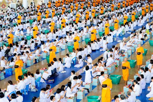ภาพ No.345375:วันพฤหัสบดีที่ 27 สิงหาคม พ.ศ.2569 พิธีตักบาตรในวันธรรมชัย ณ สภาธรรมกายสากล วัดพระธรรมกาย ปทุมธานี