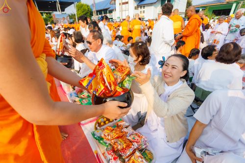 ภาพ No.297667:วันที่ 18 มกราคม พ.ศ. 2569 พิธีตักบาตรพระธรรมยาตรา ณ วัดโบสถ์บน ต.บางคูเวียง จ.นนทบุรี อนุสรณ์สถานลำดับที่ 4 สถานที่เกิดด้วยกายธรรม ในโครงการธรรมยาตรา กตัญญูบูชา มหาปูชนียาจารย์ พระมงคลเทพมุนี(สด จนฺทสโร) พระผู้ปราบมาร อนุสรณ์สถาน 7 แห่ง ปีที่ 14