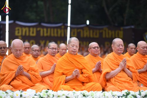 ภาพ No.285937:วันเสาร์ที่ 13 ธันวาคม พ.ศ.2568 พิธีตักบาตรพระภิกษุสามเณร 1,000 รูป ณ บริเวณหน้าอุทยานแห่งชาติเขาใหญ่ อำเภอปากช่อง จ.นครราชสีมา