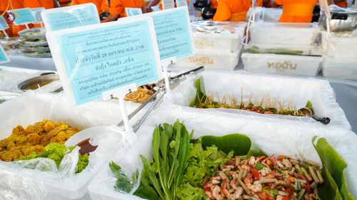 ภาพ No.72955:พิธีถวายภัตตาหารเป็นสังฆทาน แด่คณะพระธรรมยาตราฯ ในโครงการธรรมยาตรากตัญญูบูชา มหาปูชนียาจารย์ พระมงคลเทพมุนี(สด จนฺทสโร) พระผู้ปราบมาร อนุสรณ์สถาน 7 แห่ง ปีที่ 11 วันที่ 20 มกราคม พ.ศ. 2566