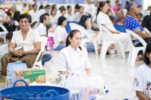 ภาพ No.321842:วันที่ 12 เมษายน พ.ศ.2569 ตักบาตรสงกรานต์ฉลองสามเณรใหม่  ณ ศูนย์ปฏิบัติธรรมระยอง(บ้านช่องลม)