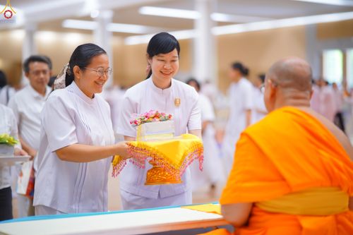 ภาพ No.329091:วันอาทิตย์ที่ 17 พฤษภาคม พ.ศ.2569 พิธีร่วมบุญการศึกษาพระภิกษุสามเณร (หนังสือบาลี นักธรรม ทางก้าวหน้า World-Pec) ณ ห้องแก้วสารพัดนึก 2 วัดพระธรรมกาย
