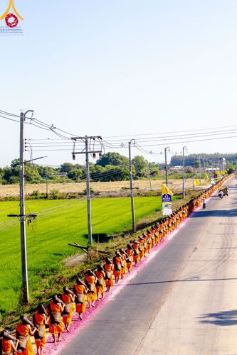 ภาพ No.106186:พิธีต้อนรับพระธรรมยาตรา ชุด 2 ในโครงการธรรมยาตรากตัญญูบูชา มหาปูชนียาจารย์  พระมงคลเทพมุนี(สด จนฺทสโร) พระผู้ปราบมาร  อนุสรณ์สถาน 7 แห่ง ปีที่ 12  วันที่ 3 มกราคม พ.ศ. 2567  ณ อนุสรณ์สถานโลตัสแลนด์ จ.สุพรรณบุรี