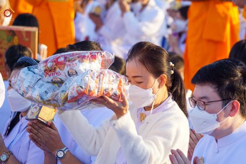 ภาพ No.68742:พิธีตักบาตรฉลองพระใหม่ วันที่ 1 มกราคม พ.ศ. 2566 ณ วัดพระธรรมกาย จ.ปทุมธานี