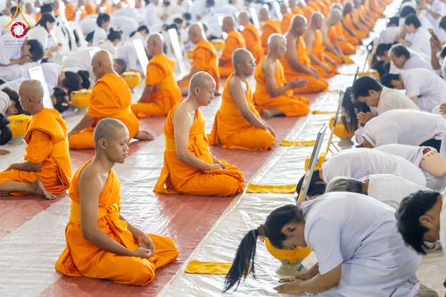 ภาพ No.321416:วันเสาร์ที่ 11 เมษายน พ.ศ.2569 พิธีขอบรรพชา พิธีขอสรณคมณ์และศีล, พิธีถวายบาตร พิธีอุปสมบท โครงการอุปสมบทหมู่ บูชาธรรมหลวงพ่อธัมมชโย พ.ศ.2569 โครงการอุปสมบทหมู่ธรรมทายาท ระดับอุดมศึกษา รุ่น 53 (ภาคฤดูร้อน) ณ วัดพระธรรมกาย ปทุมธานี