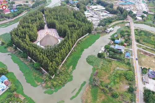 ภาพ No.69031:พิธีต้อนรับพระธรรมยาตรา ในโครงการธรรมยาตรากตัญญูบูชา มหาปูชนียาจารย์ พระมงคลเทพมุนี(สด จนฺทสโร) พระผู้ปราบมาร อนุสรณ์สถาน 7 แห่ง ปีที่ 11 วันที่ 3 มกราคม พ.ศ. 2566 ณ อนุสรณ์สถานมหาวิหารพระมงคลเทพมุนี จ.สุพรรณบุรี