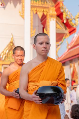 ภาพ No.294471:วันที่ 14 มกราคม พ.ศ. 2569 พิธีตักบาตรพระธรรมยาตรา ณ วัดสองพี่น้อง ต.ต้นตาล อ.สองพี่น้อง จ.สุพรรณบุรี ในโครงการธรรมยาตรา กตัญญูบูชา มหาปูชนียาจารย์ พระมงคลเทพมุนี(สด จนฺทสโร) พระผู้ปราบมาร อนุสรณ์สถาน 7 แห่ง ปีที่ 14