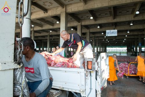 ภาพ No.279479:วันที่ 19-26 ธันวาคม พ.ศ. 2568 และ วันที่ 1 มกราคม พ.ศ.2569 รับบุญปลิดกลีบดอกไม้ เพื่อโปรยต้อนรับพระธรรมยาตรา