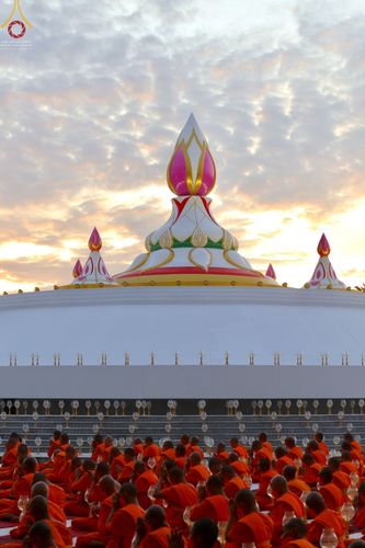 ภาพ No.70220:พิธีจุดประทีปถวายเป็นพุทธบูชา และบูชาธรรมมหาปูชนียาจารย์ ในโครงการธรรมยาตรากตัญญูบูชา มหาปูชนียาจารย์ พระมงคลเทพมุนี(สด จนฺทสโร) พระผู้ปราบมาร ปีที่ 11 ณ อนุสรณ์สถานลำดับที่ 2 สถานที่ตั้งมโนปณิธานบวชตลอดชีวิต อนุสรณ์สถานคลองบางนางแท่น อ.สามพราน จ.นครปฐม 