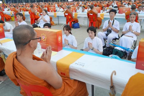 ภาพ No.324682:วันที่ 22 เมษายน พ.ศ.2569 (วันคุ้มครองโลก) บรรยากาศสาธุชน ในงานถวายมหาสังฆทาน 40,000 กว่าวัดทั่วประเทศ ณ ลานธรรม วัดพระธรรมกาย