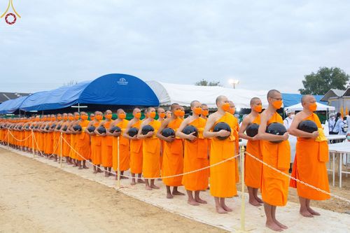 ภาพ No.70430:พิธีถวายภัตตาหารเป็นสังฆทาน แด่คณะพระธรรมยาตราฯ ในโครงการธรรมยาตราฯ ปีที่ 11 ณ อนุสรณ์สถานคลองบางนางแท่น อ.สามพราน จ.นครปฐม วันที่ 12 มกราคม พ.ศ. 2566