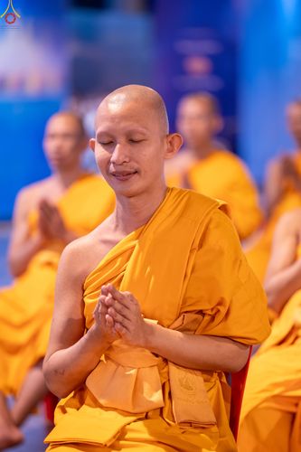 ภาพ No.280351:วันที่ 31 ธันวาคม พ.ศ.2568 -วันที่ 1 มกราคม พ.ศ.2569 พิธีฉลองชัยสวดมนต์บทธัมมจักกับปปวัตนสูตร ครบ 8,000,000,000 จบ , พิธีสวดมนต์ข้ามปี ณ วัดพระธรรมกาย