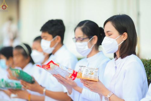 ภาพ No.73597:พิธีตักบาตรพระธรรมยาตราฯ ในโครงการธรรมยาตรากตัญญูบูชา มหาปูชนียาจารย์ พระมงคลเทพมุนี(สด จนฺทสโร) พระผู้ปราบมาร ปีที่ 11 ณ อนุสรณ์สถานลำดับที่ 4 สถานที่เกิดด้วยกายธรรม วัดโบสถ์ (บน) บางคูเวียง อ.บางกรวย จ.นนทบุรี วันที่ 22 มกราคม พ.ศ. 2566