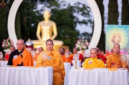 ภาพ No.332969:วันอาทิตย์ที่ 31 พฤษภาคม พ.ศ. 2569 วันวิสาขบูชา ณ วัดพระธรรมกายแคลิฟอร์เนีย  ประเทศสหรัฐอเมริกา
