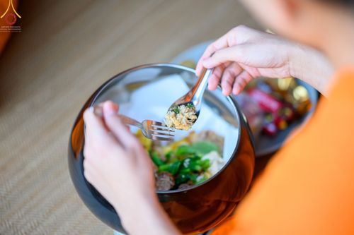 ภาพ No.69291:พิธีถวายภัตตาหารเป็นสังฆทาน แด่คณะพระธรรมยาตราฯ ในโครงการธรรมยาตราฯ ปีที่ 11 ณ อนุสรณ์สถานมหาวิหารพระมงคลเทพมุนี อ.สองพี่น้อง จ.สุพรรณบุรี วันที่ 4 และ 5 มกราคม พ.ศ. 2566