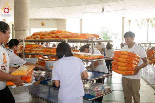 ภาพ No.326748:วันที่ 1 พฤษภาคม พ.ศ.2569 พิธีบุพเปตพลี ครั้งที่ 181 ร่วมอุทิศบุญแด่หมู่ญาติที่ล่วงลับไปแล้ว และสืบทอดอายุพระพุทธศาสนา ณ หอฉันคุณยายอาจารย์ฯ วัดพระธรรมกาย