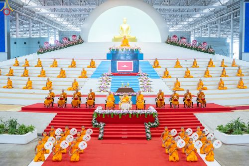 ภาพ No.85242:พิธีมุทิตาสักการะพระภิกษุ ผู้สอบได้เปรียญธรรม ๙ ประโยคระดับโลก, พิธีมอบโล่เกียรติยศและทุนการศึกษา สำนักเรียนบาลีดีเด่นทั่วประเทศ ในวันสมาธิโลก อาทิตย์ที่ 6 สิงหาคม พ.ศ. 2566 ณ สภาธรรมกายสากล วัดพระธรรมกาย