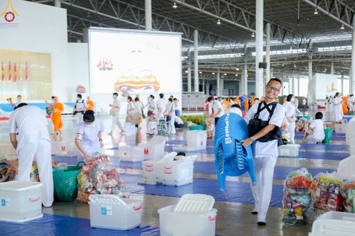 ภาพ No.81522:พิธีตักบาตร ข้าวสารอาหารแห้ง และพิธีบูชาข้าวพระ ณ สภาธรรมกายสากล วัดพระธรรมกาย วันเสาร์ที่ 3 มิถุนายน 2566