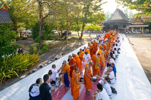 ภาพ No.311060:วันพฤหัสบดีที่ 26 กุมภาพันธ์ พ.ศ. 2569 พิธีถวายสังฆทานแด่คณะสงฆ์ 323 วัด ปีที่ 22 ครั้งที่ 182 พิธีมอบกองทุนหนุนแรงใจช่วยครูใต้ ปีที่ 19 ครั้งที่ 145 และพิธีทำบุญอุทิศส่วนกุศลให้ผู้วายชนม์