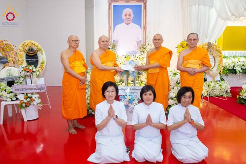 ภาพ No.314885:วันอาทิตย์ที่ 22 มีนาคม พ.ศ. 2569 พิธีบำเพ็ญกุศล คุณพ่อณรงค์ จินตมากุล  สิริอายุ 99 ปี 11 เดือน โยมบิดา พระครูปลัดรัตนวีรวัฒน์ (รังสฤษดิ์ อิทฺธิจินตโก) ที่ปรึกษาเจ้าคณะจังหวัดปทุมธานี เจ้าอาวาสวัดพระธรรมกาย  ณ ห้องปลูกศรัทธา 2 วัดพระธรรมกาย ปทุมธานี