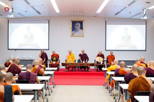 ภาพ No.325590:วันที่ 24 เมษายน พ.ศ.2569 หลวงพ่อทัตตชีโว รองเจ้าอาวาสวัดพระธรรมกาย ถวายการต้อนรับและปฏิสันถารคณะสงฆ์เมียนมาร์