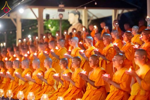 ภาพ No.297456:วันที่ 16 มกราคม พ.ศ. 2569 พิธีลอยประทีปธรรมถวายเป็นพุทธบูชา และบูชาธรรมมหาปูชนียาจารย์  ณ วัดโบสถ์บน ต.บางคูเวียง จ.นนทบุรี อนุสรณ์สถานลำดับที่ 4 สถานที่เกิดด้วยกายธรรม ในโครงการธรรมยาตรา กตัญญูบูชา มหาปูชนียาจารย์ พระมงคลเทพมุนี(สด จนฺทสโร) พระผู้ปราบม