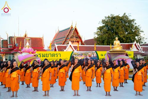 ภาพ No.294648:วันอาทิตย์ที่ 14 ธันวาคม พ.ศ.2568 พระธรรมยาตราปฏิบัติธรรมและถ่ายภาพหมู่ประวัติศาสตร์ ณ วัดสองพี่น้อง ต.ต้นตาล อ.สองพี่น้อง จ.สุพรรณบุรี ในโครงการธรรมยาตรา กตัญญูบูชา มหาปูชนียาจารย์ พระมงคลเทพมุนี(สด จนฺทสโร) พระผู้ปราบมาร อนุสรณ์สถาน 7 แห่ง ปีที่ 14