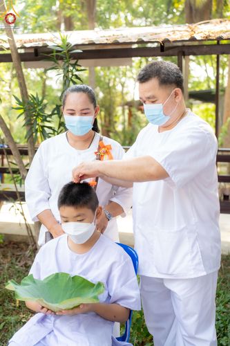 ภาพ No.79264:พิธีตัดปอยผม พิธีขอขมา มอบบาตร-ผ้าไตรนาคธรรมทายาท ในโครงการบรรพชาฟื้นฟูพระพุทธศาสนาทั่วไทย ณ ศูนย์อบรมเยาวชนนครปฐม วันเสาร์ที่ 1 เมษายน พ.ศ.2566