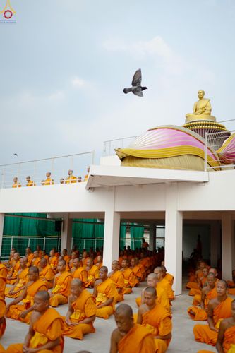 ภาพ No.300007:วันที่ 22 มกราคม พ.ศ.2569 พระธรรมยาตราปฏิบัติธรรม และถ่ายภาพหมู่ประวัติศาสตร์ ณ อาคารธรรมยาตรา กตัญญูบูชามหาปูชนียาจารย์  ตรงข้ามวัดปากน้ำภาษีเจริญ จ.กรุงเทพมหานคร ในโครงการธรรมยาตรา กตัญญูบูชา มหาปูชนียาจารย์ พระมงคลเทพมุนี(สด จนฺทสโร) พระผู้ปราบมาร อนุ