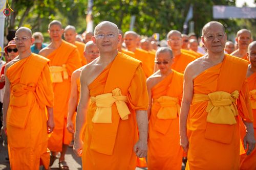 ภาพ No.81955:พิธีจุดวิสาขประทีป 22,000 ดวงและโคมลอย 3,000 ดวง ( Festival  lampion Vesak Indonesia) ณ มหาเจดียบรมพุทโธ อินโดนีเซีย  วันอาทิตย์ที่ 4 มิ.ย. พ.ศ.2566