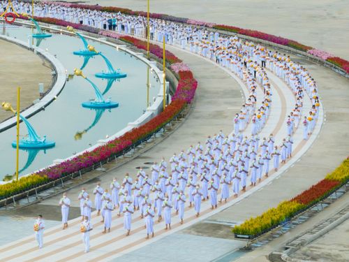 ภาพ No.84064:พิธีเวียนประทักษิณ พิธีวันทาเจดีย์ พิธีขอขมา และมอบผ้าไตร  ในโครงการบรรพชาอุปสมบทหมู่ธรรมทายาทรุ่นเข้าพรรษา และโครงการบรรพชาสามเณรโรงเรียนนานาชาติ รุ่นที่12 ในวันเสาร์ที่ 22 กรกฎาคม พ.ศ. 2566