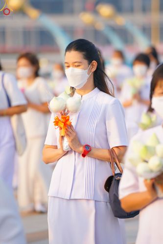 ภาพ No.79718:พิธีเวียนประทักษิณ ณ พระมหาธรรมกายเจดีย์ และพิธีวันทาเจดีย์ ในโครงการบรรพชาสามเณรฟื้นฟูพระพุทธศาสนาทั่วไทย วันเสาร์ที่ 8 เมษายน พ.ศ.2566