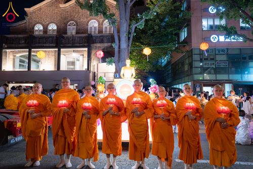 ภาพ No.328997:วันเสาร์ที่ 16 พฤษภาคม พ.ศ.2569 งานเทศกาลโคมวิสาขบูชานานาชาติ หรือ ยอนดึงฮเว  연등회 (Lotus Lantern Festival) ประจำปี 2569 ประเทศเกาหลีใต้