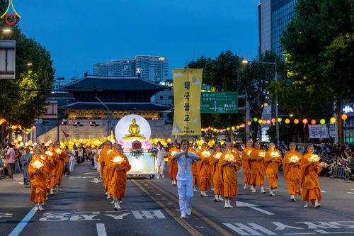 Lotus Lantern Festival 2023  เทศกาลโคมดอกบัว เนื่องในวันวิสาขบูชา   ของชาวพุทธทุกชาติ ทุกนิกาย ในสาธารณรัฐเกาหลีใต้ วันที่ 20-21 พฤษภาคม พ.ศ. 2566