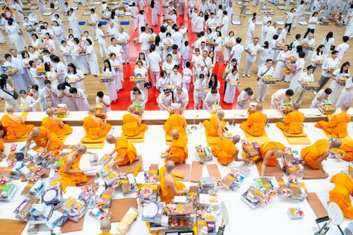 ภาพ No.341826:วันพุธที่ 29 กรกฎาคม พ.ศ. 2569 พิธีถวายผ้าอาบน้ำฝน เทียนพรรษาและประทีปโคมไฟ ณ ห้องแก้วสารพัดนึก 2 สภาธรรมกายสากล วัดพระธรรมกาย