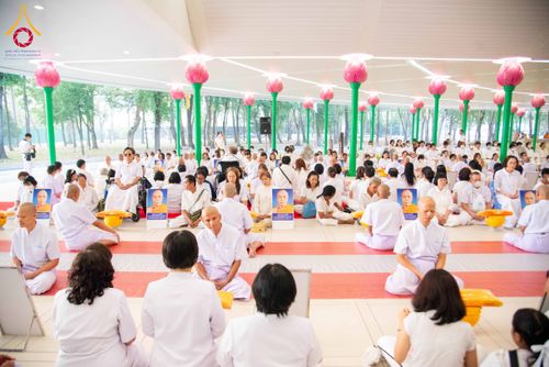 ภาพ No.298173:วันเสาร์ที่ 17 มกราคม พ.ศ. 2569 พิธีบรรพชาอุปสมบท โครงการอุปสมบทหมู่ บูชาธรรมครบ 117 ปี คุณยายอาจารย์มหารัตนอุบาสิกาจันทร์ ขนนกยูง  ณ อุโบสถพระไตรปิฎก วัดพระธรรมกาย