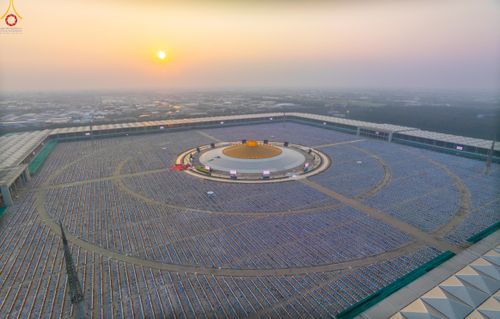 ภาพ No.324082:วันที่ 22 เมษายน พ.ศ.2569 (วันคุ้มครองโลก) พิธีถวายมหาสังฆทาน 40,000 กว่าวัดทั่วประเทศ ณ ลานธรรม พระมหาธรรมกายเจดีย์ วัดพระธรรมกาย