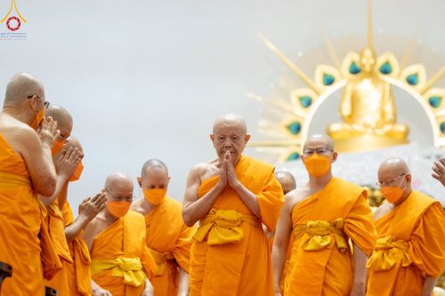 ภาพ No.89380:พิธีประดิษฐานรูปหล่อทองคำ  คุณยายอาจารย์มหารัตนอุบาสิกาจันทร์ ขนนกยูง ภายในมหาวิหารคุณยายอาจารย์ฯ เนื่องในวันครูผู้ค้นพบวิชชาธรรมกาย วันศุกร์ที่ 29 กันยายน พ.ศ. 2566 ณ วัดพระธรรมกาย จ.ปทุมธานี