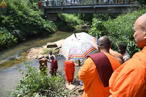 ภาพ No.278841:วันที่ 1 พฤศจิกายน  2568  กฐินสมทบวัดต่างประเทศ โดยคณะศิษยานุศิษย์ บูชาธรรม 81 ปี หลวงพ่อธัมมชโย ณ วัดธรรมรักษิตาราม ประเทศศรีลังกา