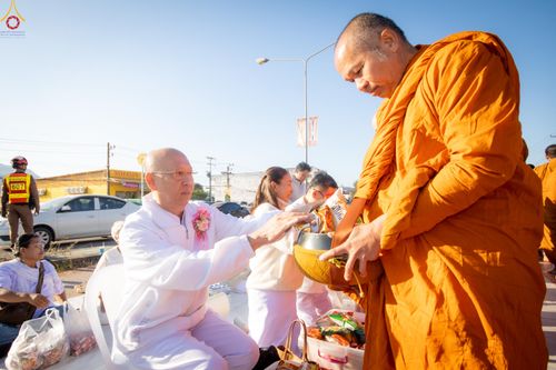 ภาพ No.281426:วันเสาร์ที่ 27 ธันวาคม พ.ศ.2568 พิธีตักบาตรพระ ๑,๐๐๐ รูป   เพื่อความเป็นสิริมงคลแก่ชีวิตและแผ่นดินไทย  มหากุศลครั้งยิ่งใหญ่แห่งปี ส่งท้ายปีเก่า ต้อนรับปีใหม่  ณ ถนนหน้าที่ว่าการอำเภอภูเรือ จังหวัดเลย