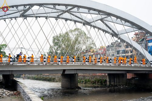 ภาพ No.317180:วันจันทร์ที่ 30 มีนาคม พ.ศ.2569 จาริกบิณฑบาตสยมภูนาทสู่พระราชวังหนุมานโดกา ประเทศเนปาล