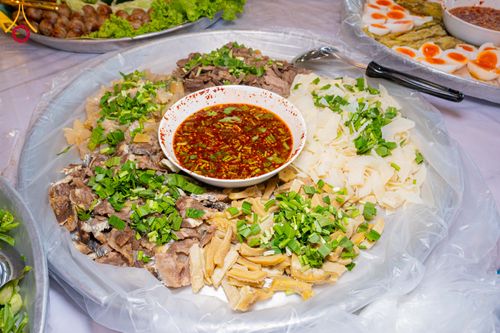 ภาพ No.305677:วันที่ 29 มกราคม พ.ศ. 2569 พิธีถวายภัตตาหารเป็นสังฆทาน แด่พระธรรมยาตรา ณ วัดพระธรรมกาย  จังหวัดปทุมธานี ในโครงการธรรมยาตรา กตัญญูบูชา มหาปูชนียาจารย์ พระมงคลเทพมุนี(สด จนฺทสโร) พระผู้ปราบมาร อนุสรณ์สถาน 7 แห่ง ปีที่ 14