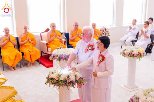 ภาพ No.319116:วันที่ 29 มีนาคม พ.ศ.2569 พิธีอัญเชิญรูปหล่อพระมงคลเทพมุนี (สด จนฺทสโร) ประดิษฐาน ณ ห้องปฏิบัติธรรม “มงคลรัตนโชติ”  วัดพระธรรมกายชิคาโก ประเทศสหรัฐอเมริกา