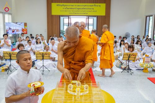 ภาพ No.336265:วันจันทร์ที่ 22 มิถุนายน พ.ศ.2569 พิธีอัญเชิญพระธรรมกาย และบรรจุพระบรมสารีริกธาตุ  ภายในเกศดอกบัวตูม องค์พระประธาน ณ อาคารสมปรารถนา วัดกลางธนรินทร์ ต.บ้านแป้ง อ.พรหมบุรี จ.สิงห์บุรี