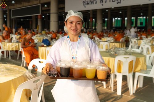 ภาพ No.323537:วันที่ 22 เมษายน พ.ศ.2569(วันคุ้มครองโลก) งานถวายมหาสังฆทาน 40,000 กว่าวัดทั่วประเทศ การเดินทางเข้าวัด , การต้อนรับปฏิสันถารพระสังฆาธิการ  ,  การจัดเตรียมภัตตาหาร , การลงทะเบียน