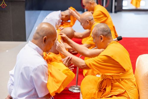ภาพ No.350860:วันที่ 19 กันยายน พ.ศ.2569 พิธีบรรพชาอุปสมบท โครงการอุปสมบทหมู่บูชาธรรม ครบรอบ 109 ปี วันครูผู้ค้นพบวิชชาธรรมกาย ณ โบสถ์พระไตรปิฏก วัดพระธรรมกาย
